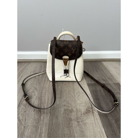 Louis Vuitton Patent Monogram Hot Springs Backpack Snow - Picture 2 of 16